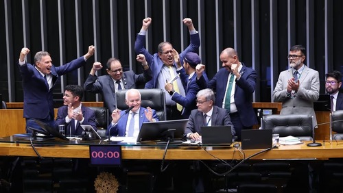 Câmara aprova PEC que amplia isenção tributária para templos religiosos