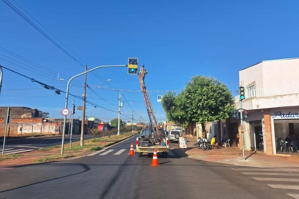 Avenida Recife passa a ter mais um semáforo em funcionamento na zona norte de Ribeirão Preto
