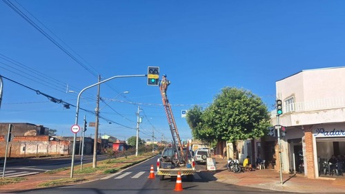 Avenida Recife passa a ter mais um semáforo em funcionamento na zona norte de Ribeirão Preto