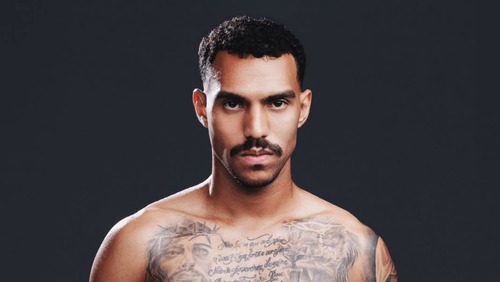 Matheuzinho, do Corinthians, lança perfume masculino inspirado nos gramados