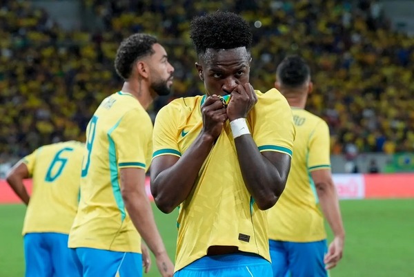Vini Jr. defende Virginia após ofensas no Maracanã: 'Respeito e carinho'