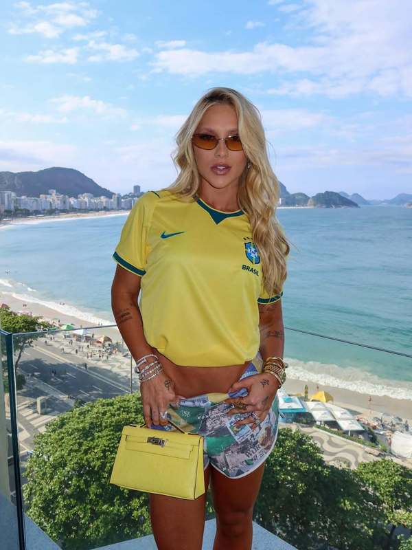 Além de xingar, torcida lançou bolinhas de papel em Virginia no Maracanã