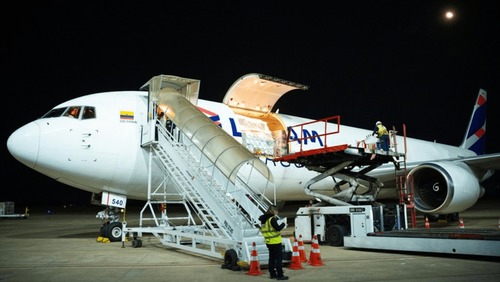 Passageira de Ituverava morre após cair de escada de avião em Congonhas