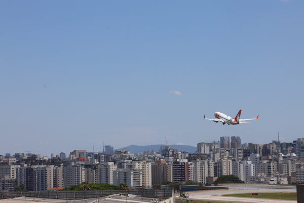 Após pane na comunicação, operação em aeroportos de SP é normalizada