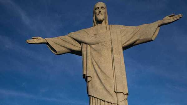 Retalhos ganham nova vida em tapete de Corpus Christi no Cristo Redentor