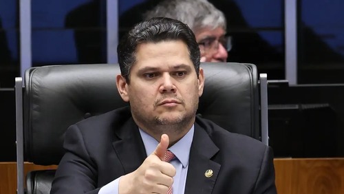 Alcolumbre sugere “melhorar” 6x1 e quer passar PEC por comissões