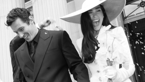 Dua Lipa fecha praças na Itália para casamento e vira alvo de protestos
