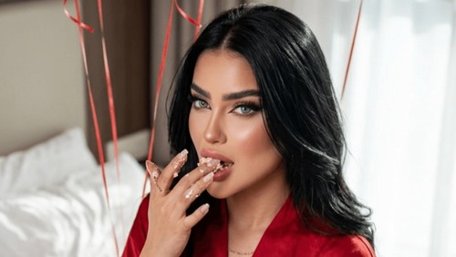 MC Mirella descarta parar com conteúdo adulto na internet: "Sou a número 1"