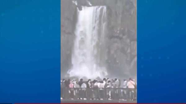 Turista brasileiro pula nas Cataratas do Iguaçu para recuperar celular