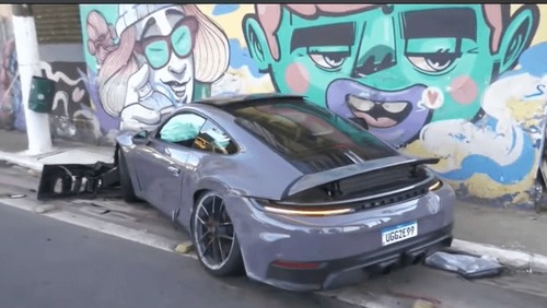 Porsche atropela 3 motociclistas e bate em 2 carros no Ipiranga, em SP