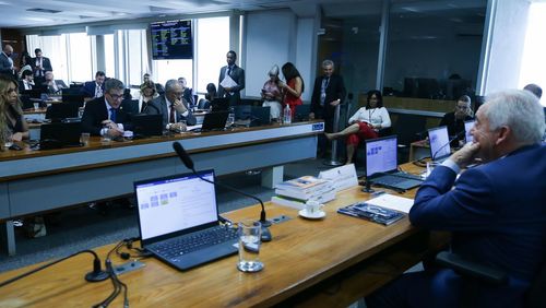 Senadores discutem ritmo de tramitação da PEC do fim da escala 6x1