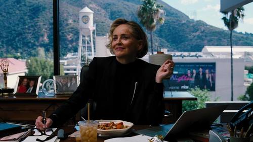Sharon Stone diz que pediu divórcio após marido reprovar dupla mastectomia