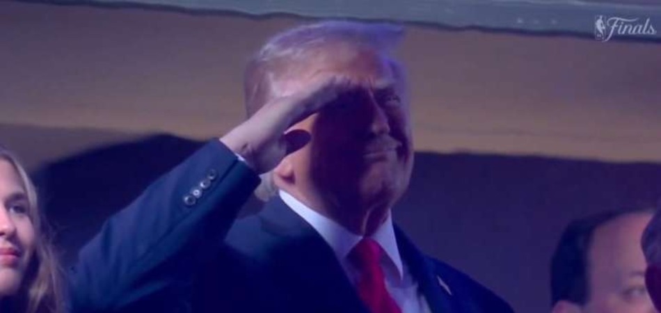 Donald Trump é vaiado em jogo das finais da NBA durante o hino dos EUA
