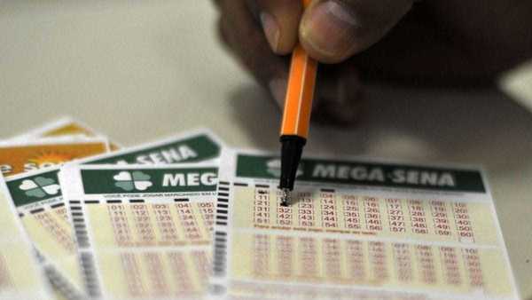 Mega-Sena acumula e pode pagar R$ 8 milhões na próxima quinta-feira