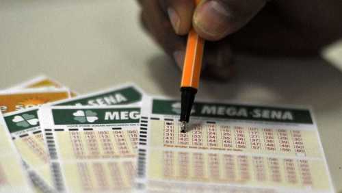 Mega-Sena acumula e pode pagar R$ 8 milhões na próxima quinta-feira