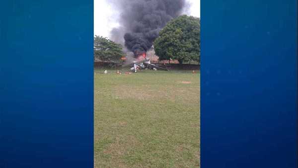 Avião de pequeno porte cai e deixa ao menos dois mortos em Marília (SP)