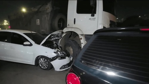 Vídeo mostra racha de caminhões que terminou em acidente com 10 veículos
