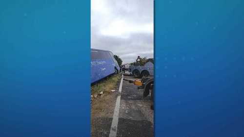 Ônibus com time de basquete capota e deixa ao menos 7 mortos no Ceará