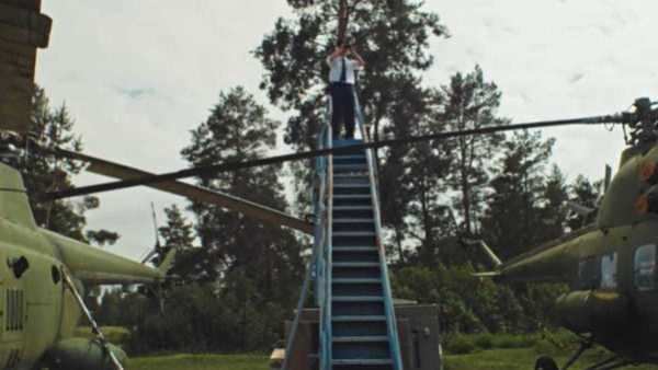 Premonição? Oliver Tree tem clipe no qual aparece entre dois helicópteros