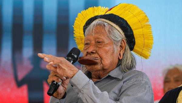 Cacique Raoni é internado em estado grave em UTI no Mato Grosso