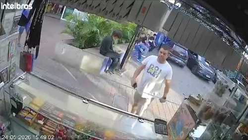 Homem com 170 passagens é detido após furtar pacotes de figurinhas em MG