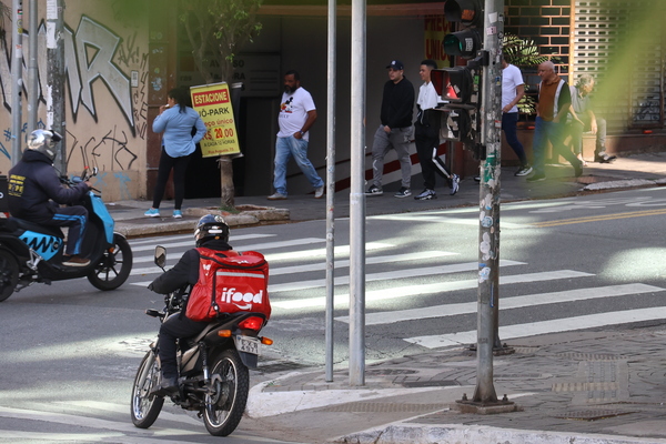GPS passa a monitorar velocidade de entregadores para reduzir acidentes