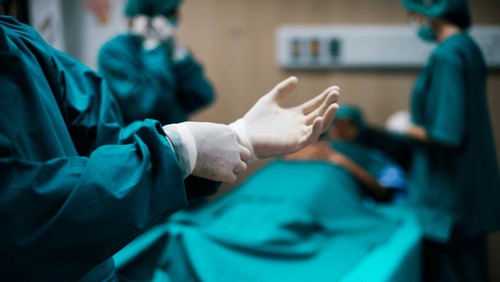 Cirurgia bariátrica vai acabar após canetas emagrecedoras? Médicos rebatem