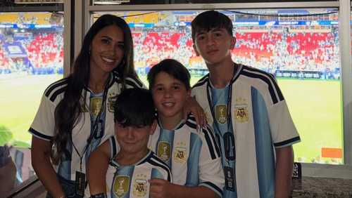 Esposa de Messi celebra estreia na Copa com hat-trick: 'Você é incrível'