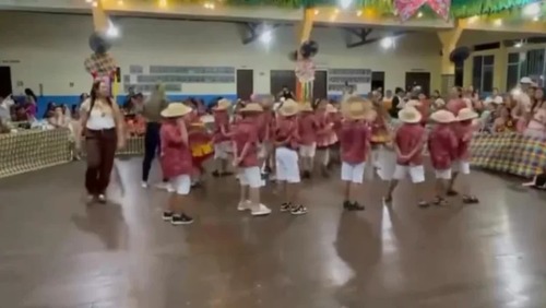 Professora morre durante apresentação de festa junina