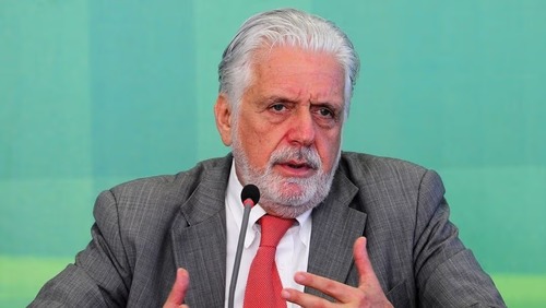 PF investiga uso de avião e camarote de show nos EUA para Jaques Wagner