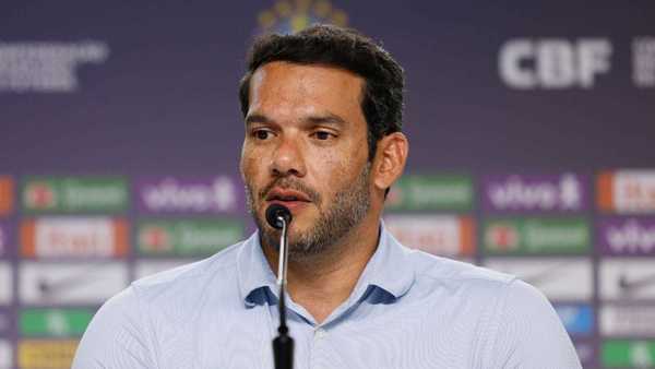 Acusado de desvio, Samir Xaud chora em reunião da CBF com jogadores