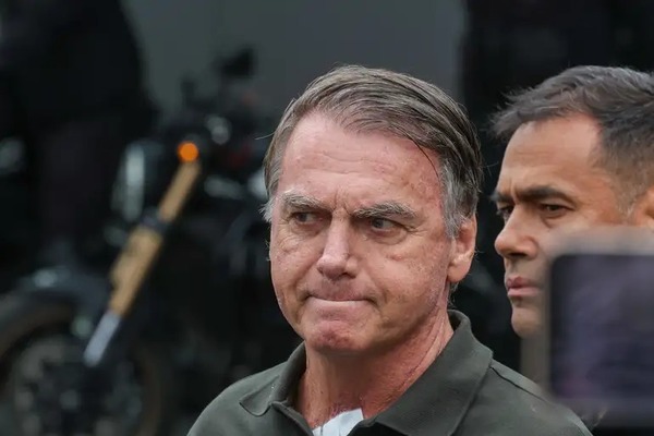 Bolsonaro não descumpriu decisões judiciais, diz defesa sobre arma