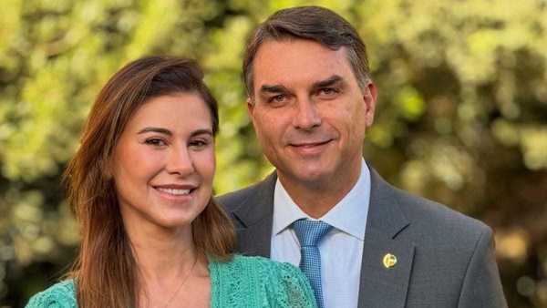 Mulher de Flávio o defende após Michelle dizer que ele a desrespeitou