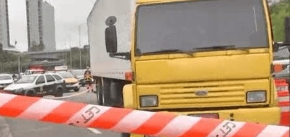 Caminhoneiro é morto a facadas após briga de trânsito em São Paulo