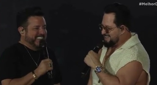 Marrone surpreende e diz ser 'meio gay' durante show em Petrolina