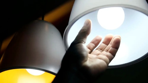 Bandeira tarifária das contas de luz segue amarela em julho