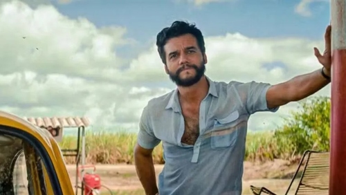 Wagner Moura completa 50 anos; relembre papéis icônicos do ator premiado