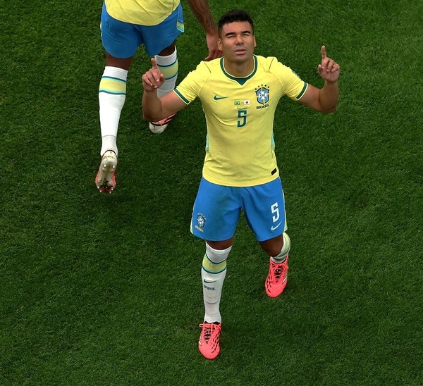 Esposa e filhos de Casemiro choram com gol contra Japão na Copa