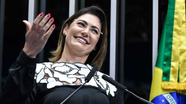 Saída de Michelle do PL Mulher é vista como jogada para disputa ao Planalto