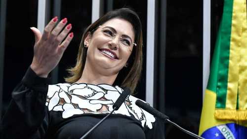 Saída de Michelle do PL Mulher é vista como jogada para disputa ao Planalto