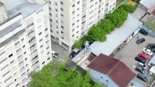 Criança com espectro autista morre após cair do quinto andar em Manaus