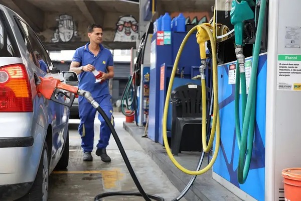 Gasolina também deve acompanhar tendência internacional de queda