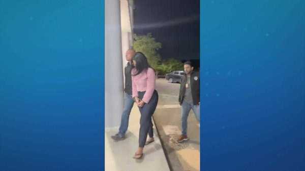 Diarista suspeita de matar casal de idosos a facadas é presa em MG