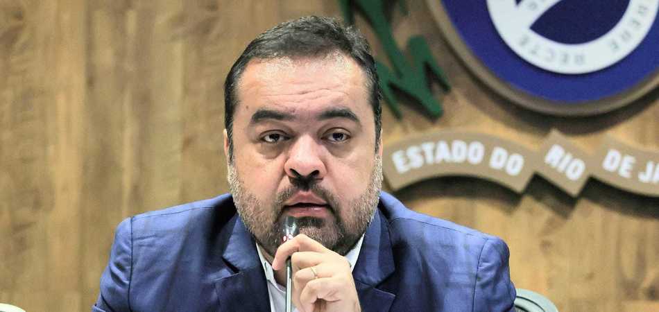 Cláudio Castro e delegado da PF aparecem em lista de propina do bicho no RJ