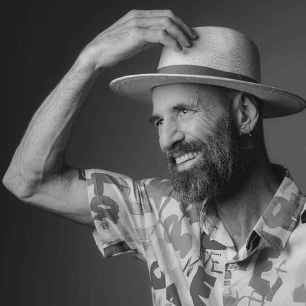 Morre homem que organizou o próprio 'velório em vida': "Estou bem e em paz"