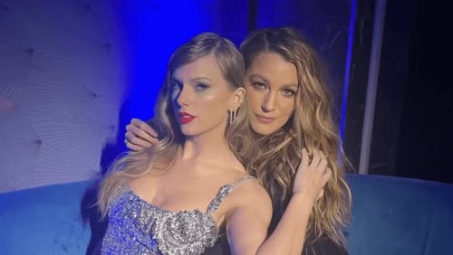 Blake Lively estaria "furiosa" após ficar fora do casamento de Taylor Swift