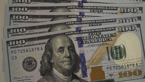 Dólar cai a R$ 5,13, e bolsa recua em dia de ajuste no mercado