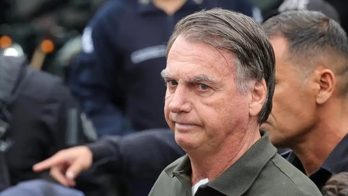 PF faz busca e apreensão na casa de Bolsonaro atrás de armas e munições