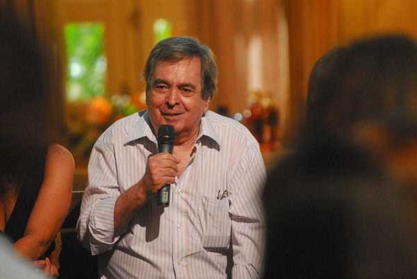 Familiares e artistas dão o último adeus a Benedito Ruy Barbosa