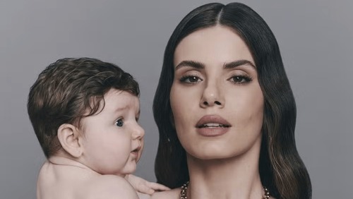 Camila Queiroz diz ter armazenado células-tronco da filha; entenda técnica